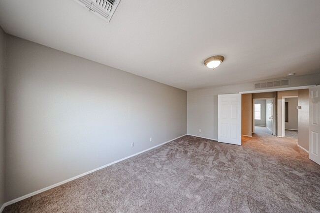 Building Photo - Welcome to this spacious 4 bedroom, 2.5 ba...