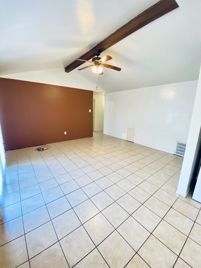 Living Room - 4010 Heatherbrook Dr