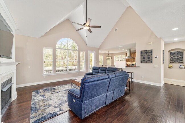 Building Photo - 1706 SW 27th St