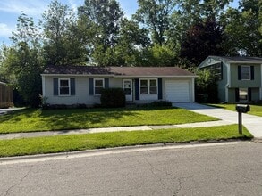 Building Photo - 3 bedroom 1 bath, fenced in back yard, one car attached garage