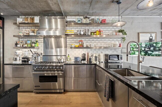 Building Photo - Chic Furnished Loft with Bay Views in the ...