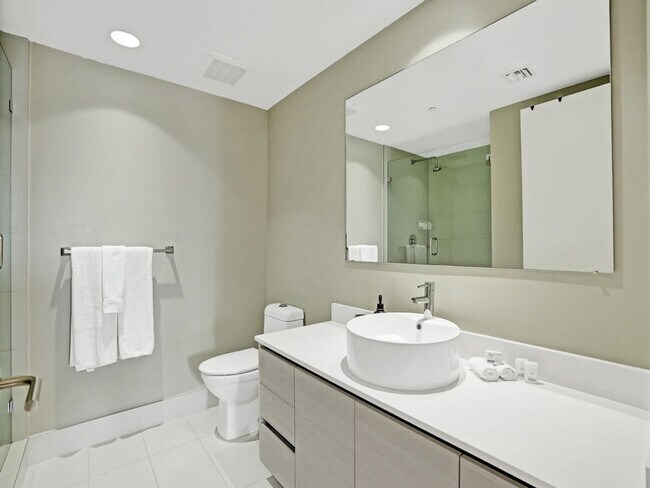 Building Photo - 2602 E Hallandale Beach Blvd