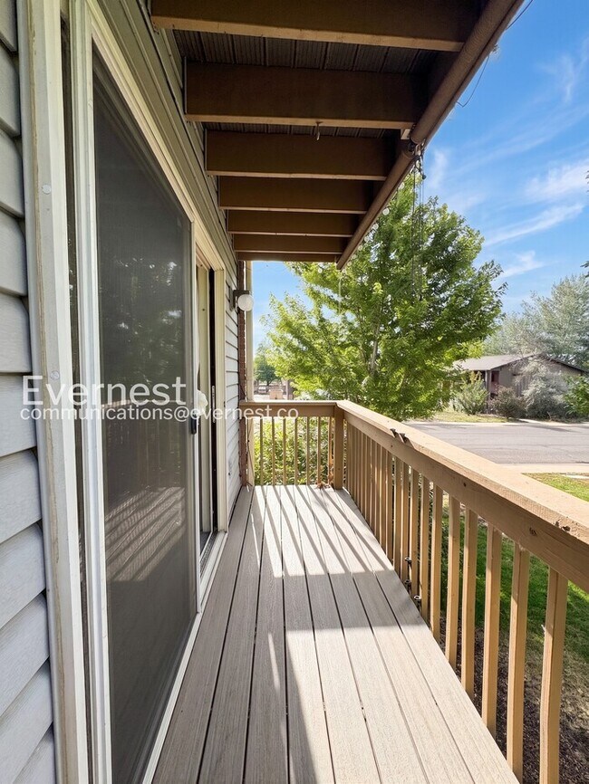 Building Photo - 2 bed/1 bath Spacious Condo with Modern Amenities