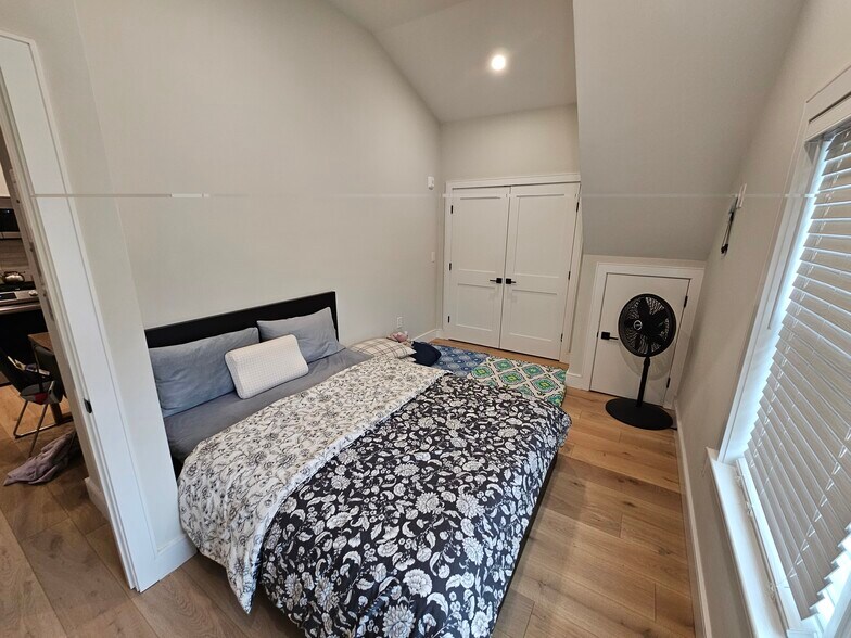 Building Photo - 9 Everett Sq