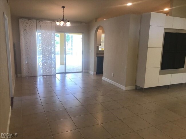 Building Photo - 137 SE 16th St