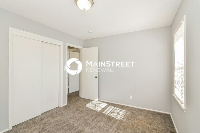 Building Photo - 3 Bedroom Pet-Friendly Home in Kansas City, MO with Main Street Renewal