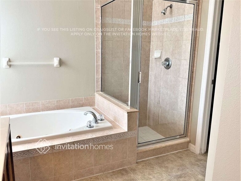 Building Photo - 15517 Lake Bella Vista Dr