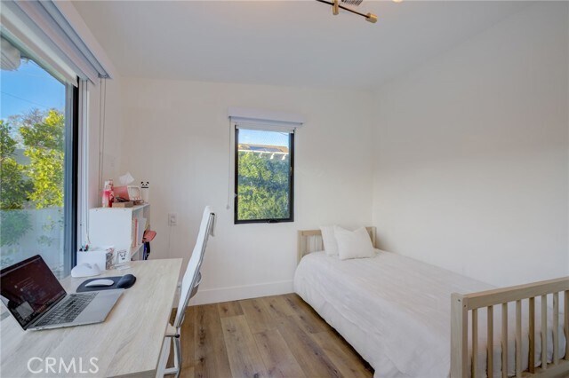 Building Photo - 8161 Encino Ave