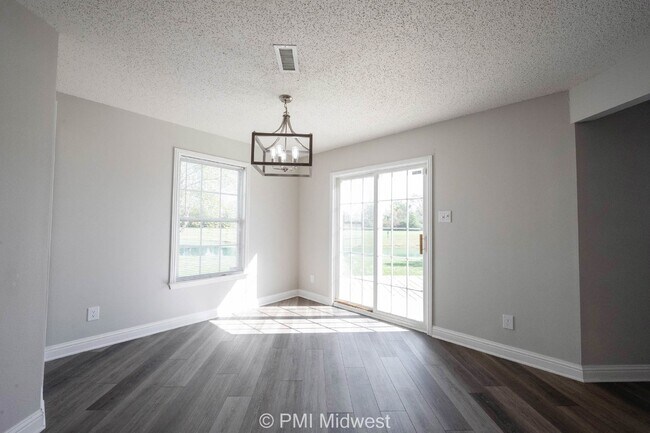Building Photo - Charming 3-Bedroom Home with 2.5 Baths - Greenfield, IN!