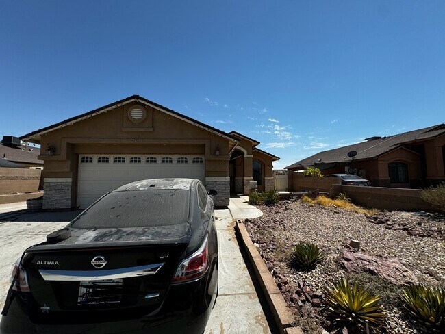 Building Photo - 2615 E Edais St