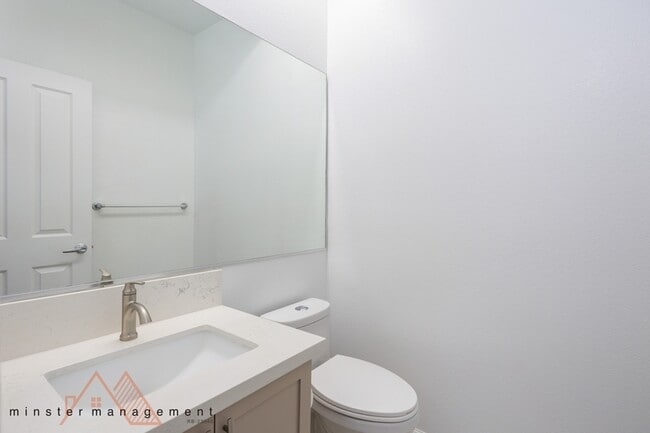 Building Photo - 7080 Hawaii Kai Dr