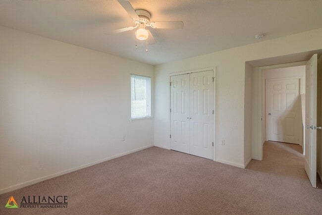 Building Photo - Town Home in West Manhattan!