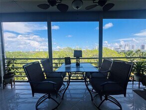 Building Photo - 1000 NE 14th Ave