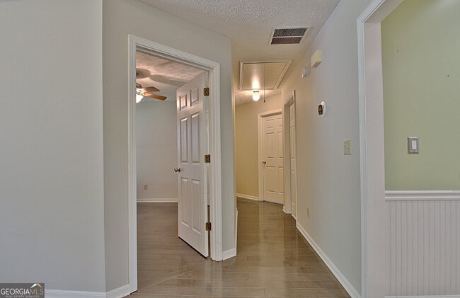 Building Photo - 315 Wood Ridge