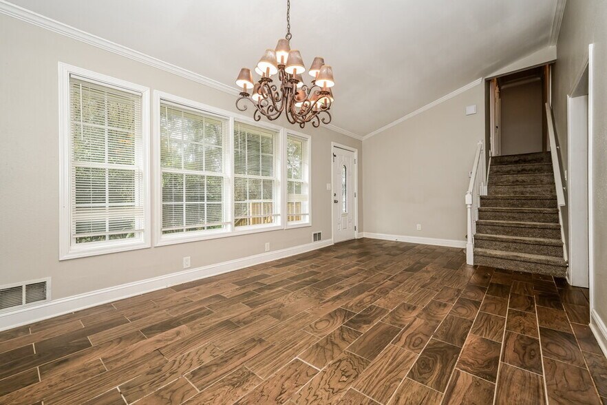 Building Photo - 395 Magmar Ln