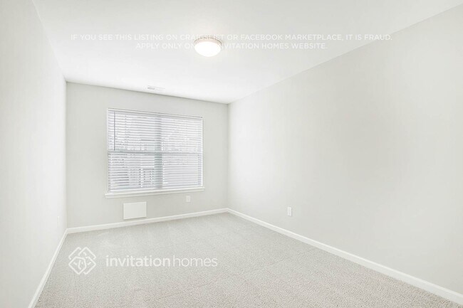 Building Photo - 3941 Lake Manor Way