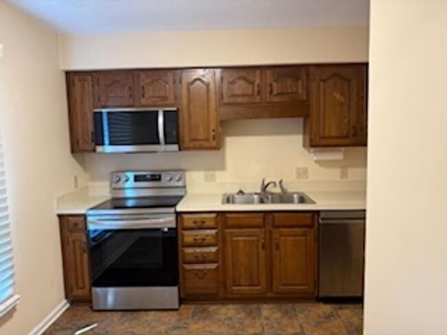 Building Photo - 3205 Coachman's Way