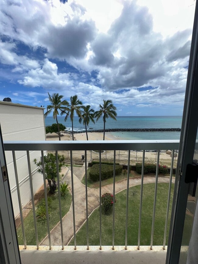 Building Photo - Makaha Surfside One Bedroom A building $16...