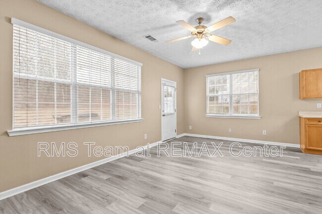 Building Photo - 4932 Vireo Dr