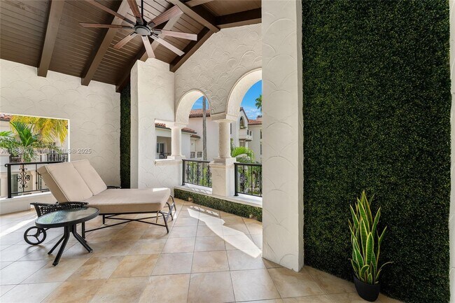 Building Photo - 2331 Fisher Island Dr