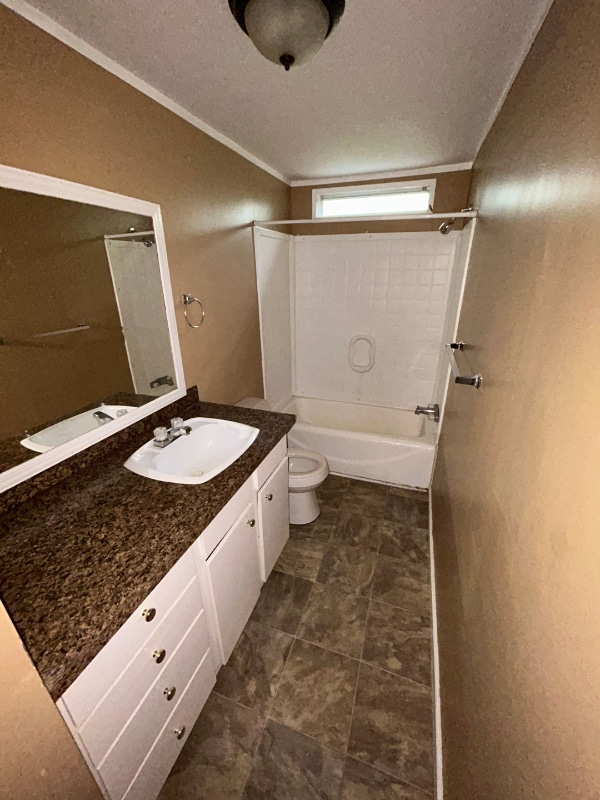 Building Photo - 1048 Clara Ln