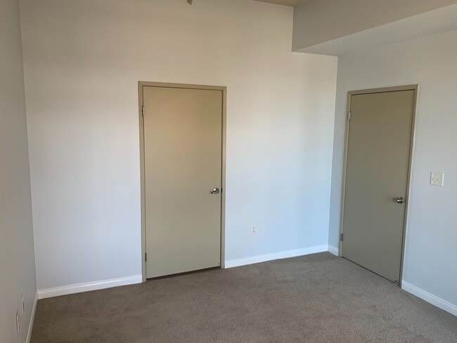 Building Photo - Beautiful 2 Bed + 2 Bath Long Beach Condo ...