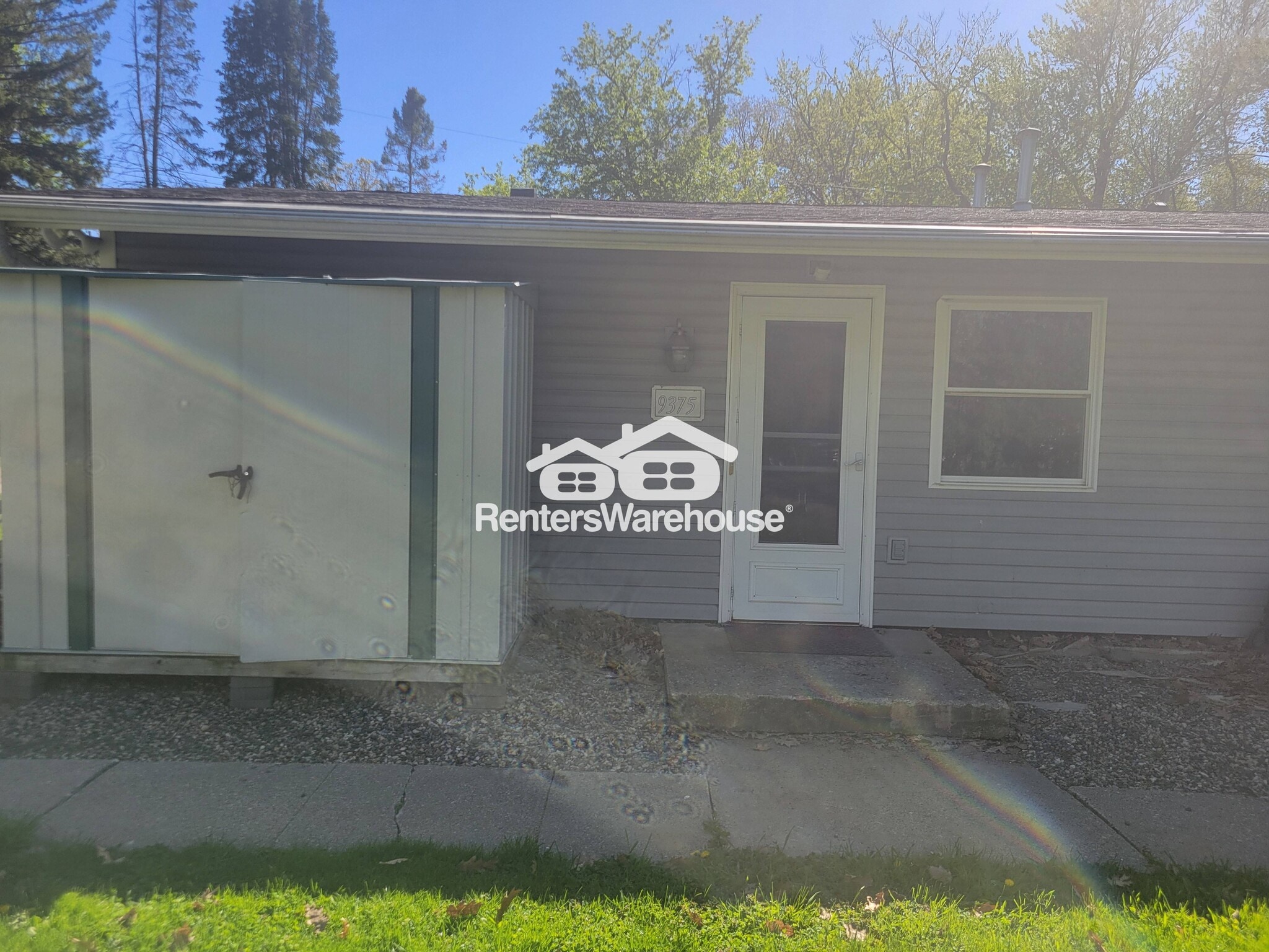 Building Photo - 9375 Country Dr