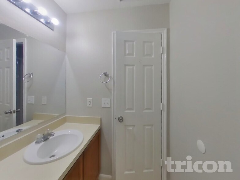 Building Photo - 2744 Woodspring Forest Dr