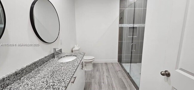 Building Photo - 611 Greenbriar Blvd