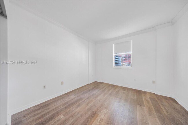 Building Photo - 9172 Collins Ave