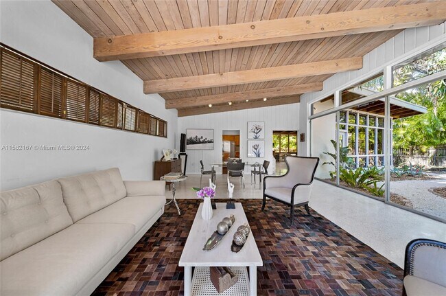 Building Photo - 2321 Tigertail Ct