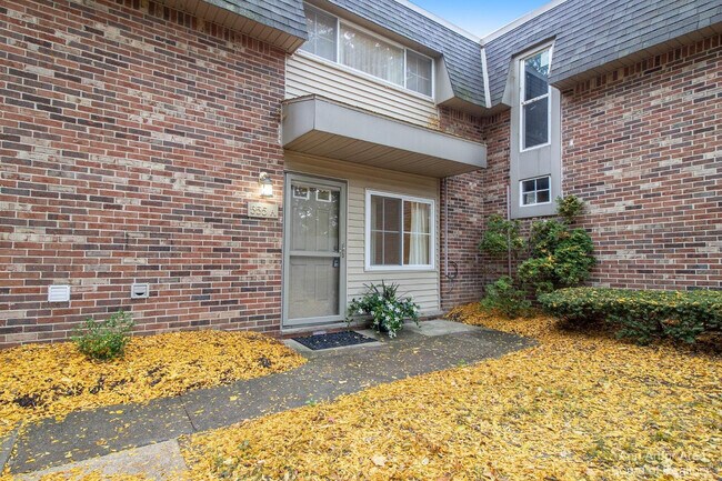 Building Photo - 555 Longshore Dr