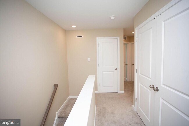 Building Photo - 239 Macoun Way