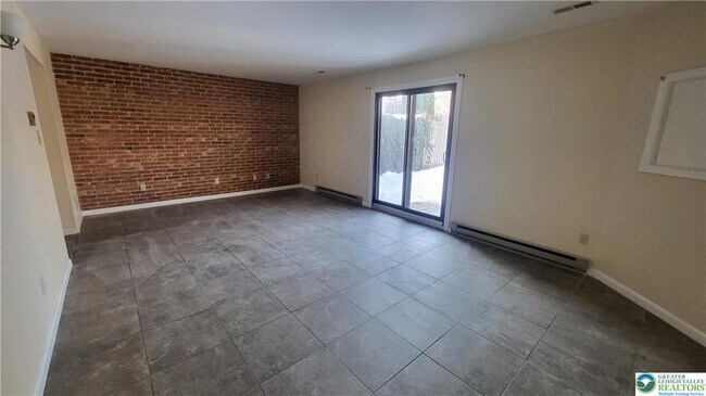 Building Photo - 1081 Barnside Rd