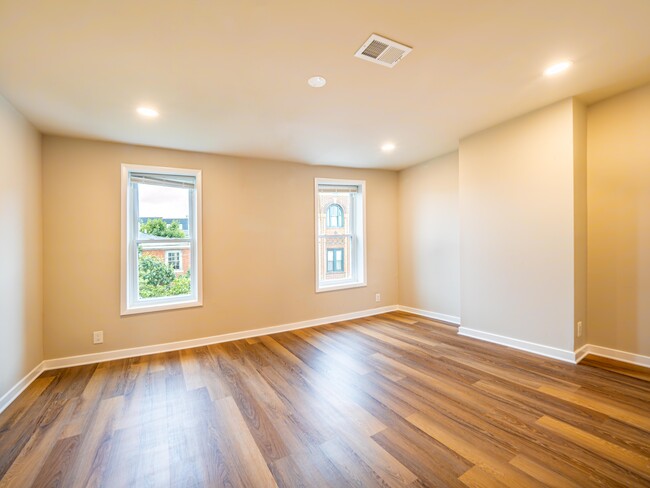 Building Photo - 161 Brown St
