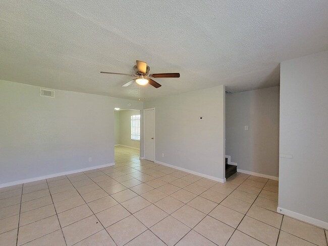 Building Photo - 12332 Ormandy St
