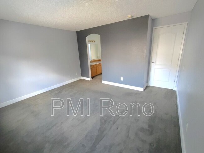 Building Photo - 3042 Chilcoot Dr