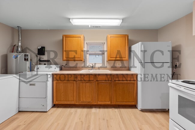 Building Photo - 209 N Topeka St