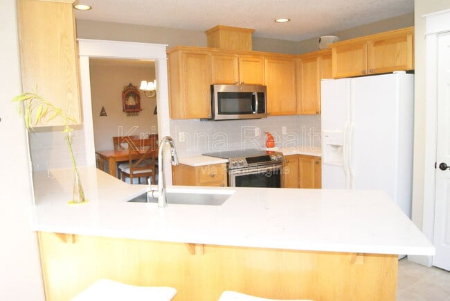 Building Photo - 14801 NW Deerfoot Ln