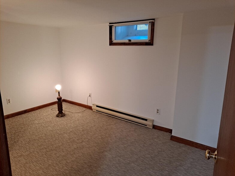 lower level bedroom - 837 W Liberty St
