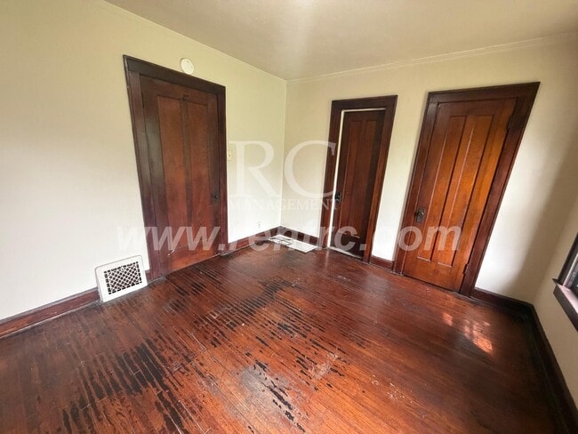 Building Photo - 625.5 Commercial-