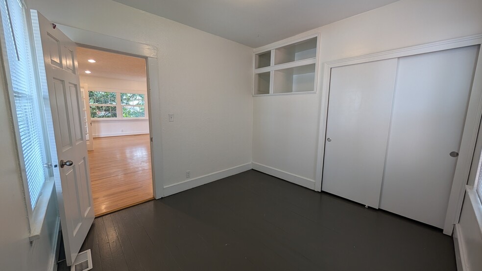 Building Photo - 3440 SW Falcon St