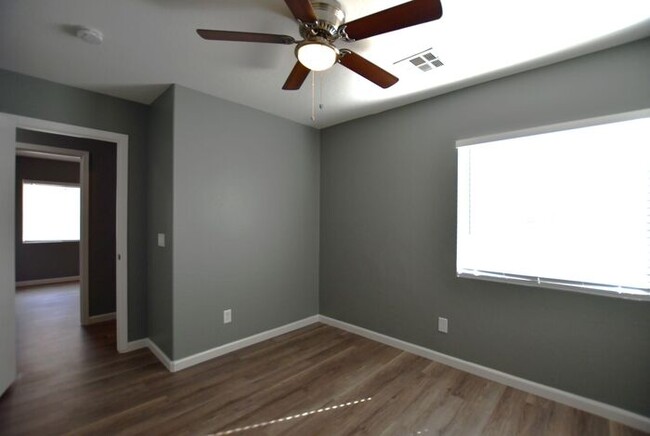 Building Photo - 2822 E Bagdad Rd