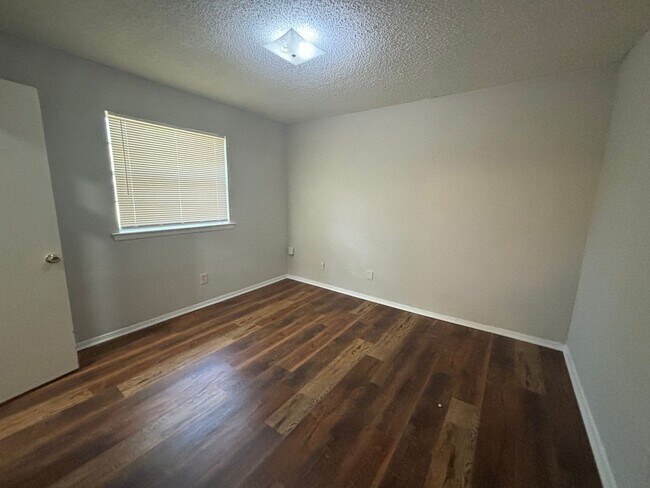 Building Photo - 800 Irwin Drive