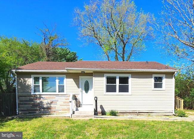 Primary Photo - 5 Glenwood Dr