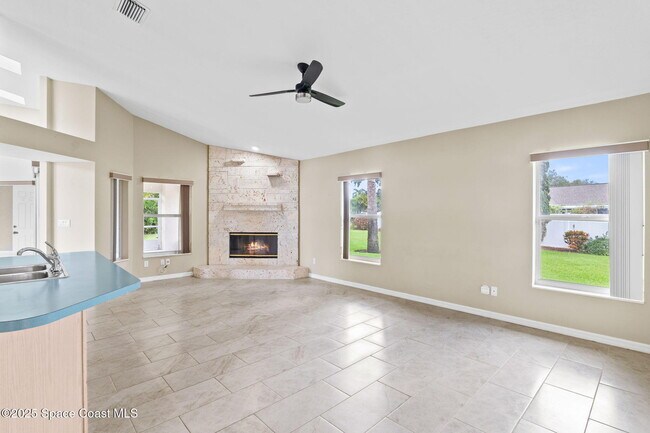 Building Photo - 475 Buttonwood Dr
