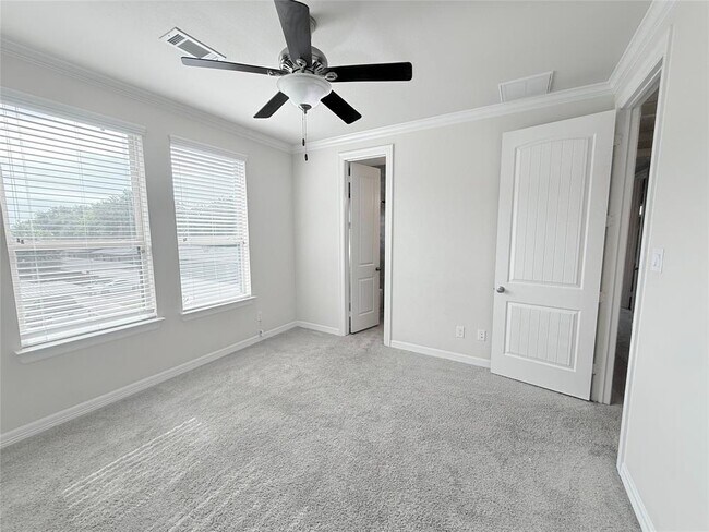 Building Photo - 13216 Green Hills Dr