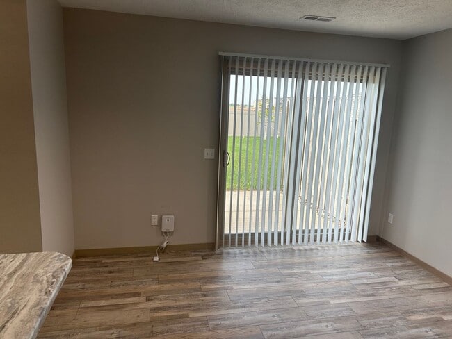 Building Photo - 9419 W Dolores Dr