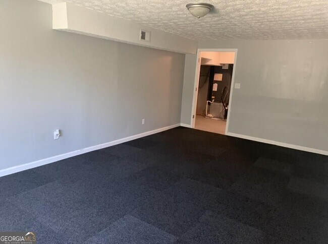 Building Photo - 19 Oak Hill Dr