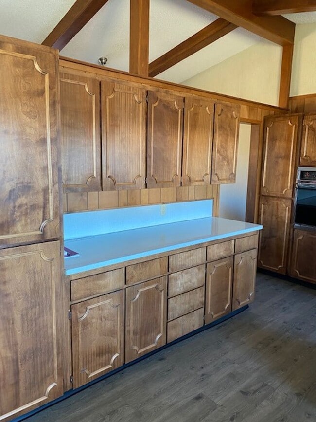 Building Photo - charming home in Terrebonne - Tons of room...